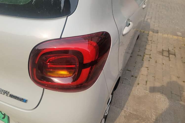Used Wuling Hongguang MINIEV 2025 Four-Door Version Advanced Edition Right Rear Taillight