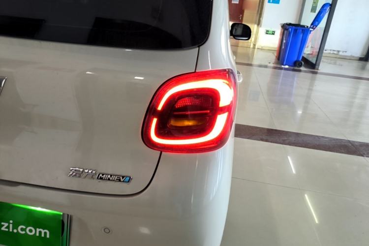 Used Wuling Hongguang MINIEV 2025 Four-Door Version Zhenxiang+ Edition Right Rear Taillight
