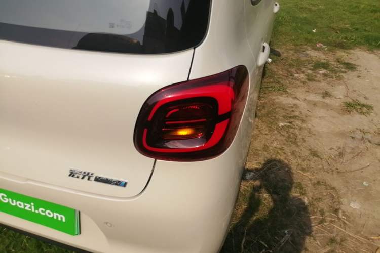 Used Wuling Hongguang MINIEV 2025 Four-Door Version Advanced Edition Right Rear Taillight