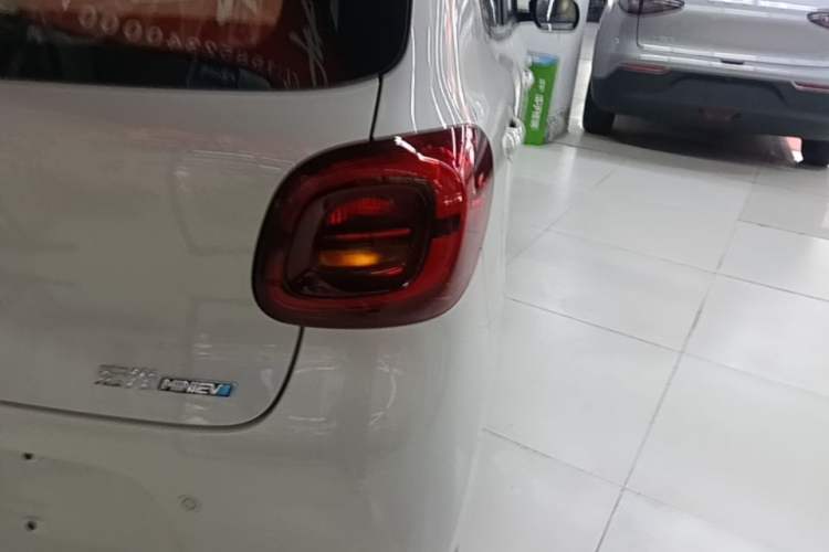 Used Wuling Hongguang MINIEV 2025 Four-Door Version Advanced Edition Right Rear Taillight