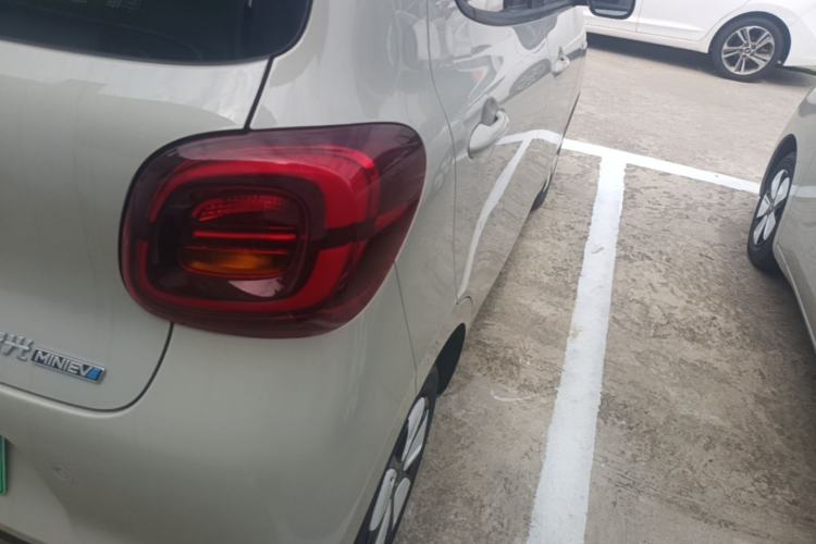 Used Wuling Hongguang MINIEV 2025 Four-Door Version Advanced Edition Right Rear Taillight