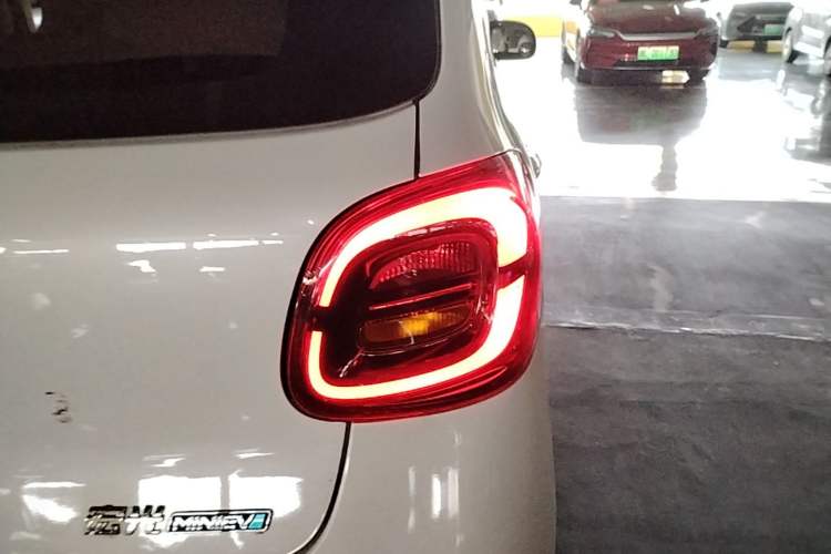 Used Wuling Hongguang MINIEV 2025 Four-Door Version Advanced Edition Right Rear Taillight