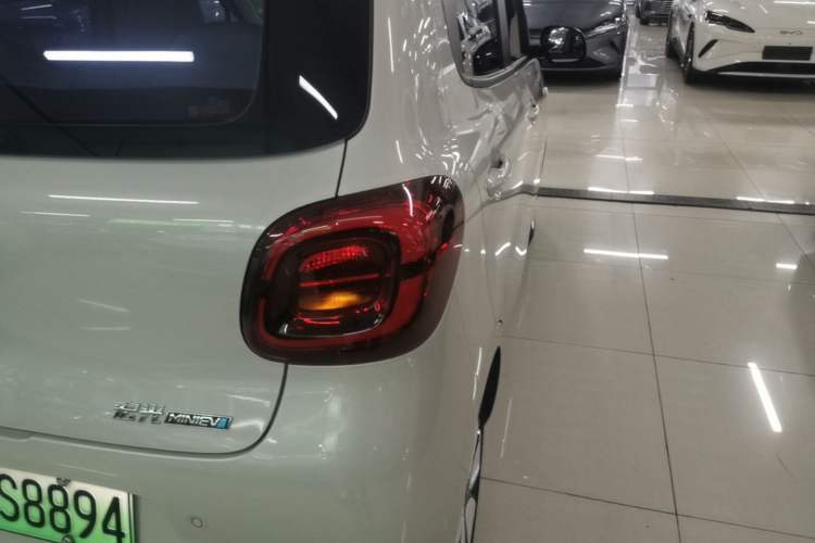 Used Wuling Hongguang MINIEV 2025 Four-Door Version Advanced Edition Right Rear Taillight