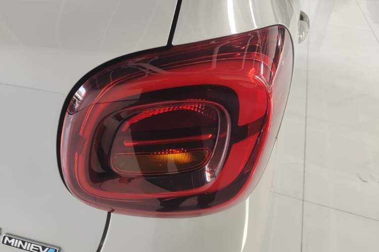 Used Wuling Hongguang MINIEV 2025 Four-Door Version Premium Edition Right Rear Taillight
