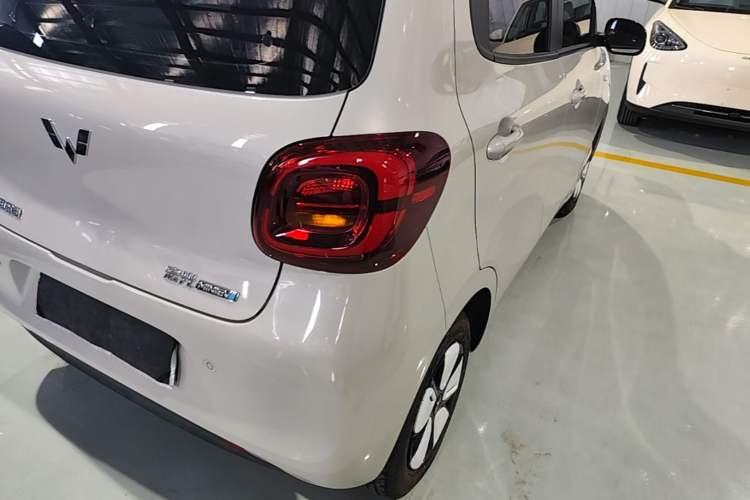 Used Wuling Hongguang MINIEV 2025 Four-Door Version Advanced Edition Right Rear Taillight