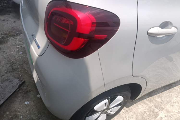 Used Wuling Hongguang MINIEV 2025 Four-Door Version Advanced Edition Right Rear Taillight