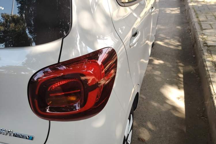 Used Wuling Hongguang MINIEV 2025 Four-Door Version Advanced Edition Right Rear Taillight