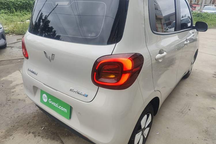 Used Wuling Hongguang MINIEV 2025 Four-Door Version Advanced Edition Right Rear Taillight