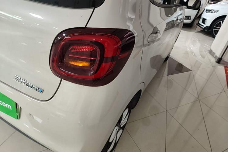 Used Wuling Hongguang MINIEV 2025 Four-Door Version Advanced Edition Right Rear Taillight