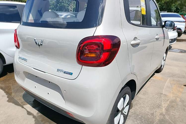 Used Wuling Hongguang MINIEV 2025 Four-Door Version Advanced Edition Right Rear Taillight