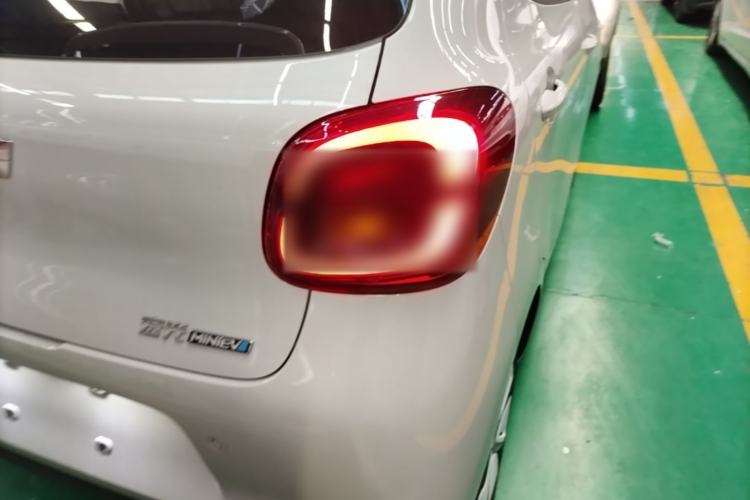 Used Wuling Hongguang MINIEV 2025 Four-Door Version Advanced Edition Right Rear Taillight