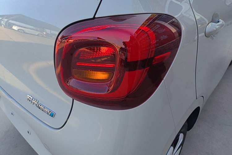 Used Wuling Hongguang MINIEV 2025 Four-Door Version Premium Edition Right Rear Taillight