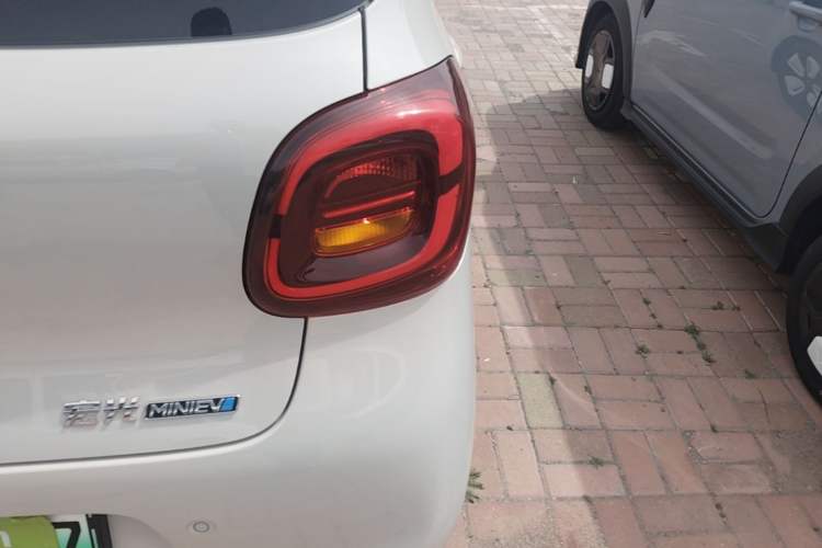 Used Wuling Hongguang MINIEV 2025 Four-Door Version Zhenxiang+ Edition Right Rear Taillight