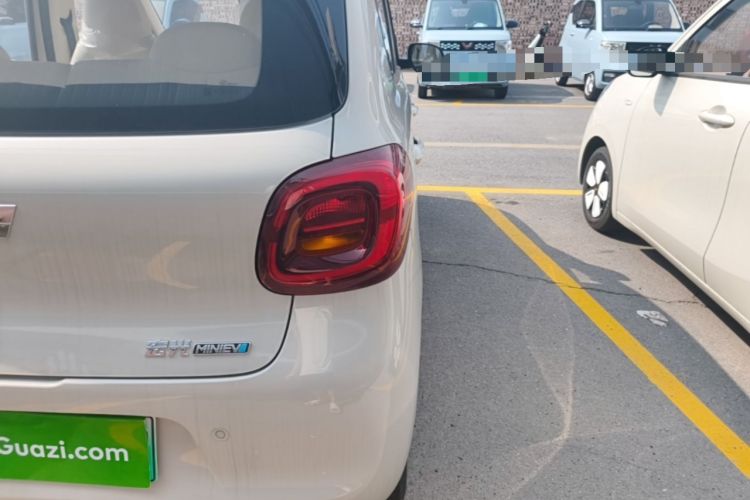 Used Wuling Hongguang MINIEV 2025 Four-Door Version Advanced Edition Right Rear Taillight