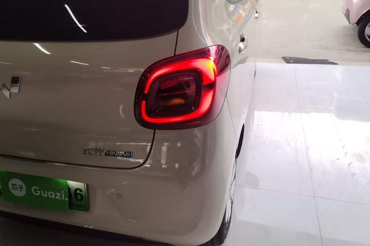 Used Wuling Hongguang MINIEV 2025 Four-Door Version Advanced Edition Right Rear Taillight