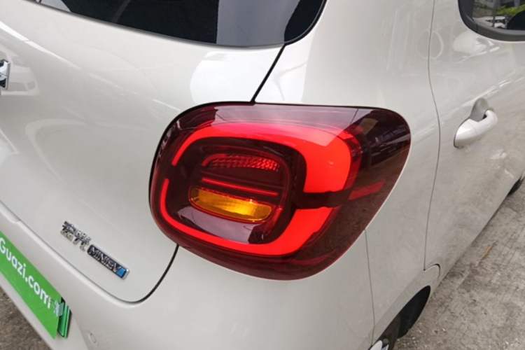 Used Wuling Hongguang MINIEV 2025 Four-Door Version Advanced Edition Right Rear Taillight