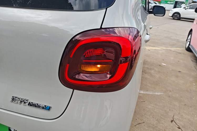 Used Wuling Hongguang MINIEV 2025 Four-Door Version Advanced Edition Right Rear Taillight
