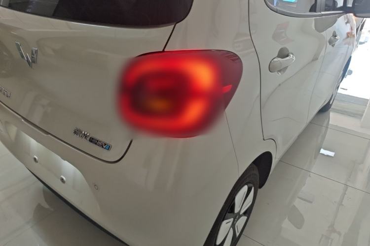 Used Wuling Hongguang MINIEV 2025 Four-Door Version Advanced Edition Right Rear Taillight