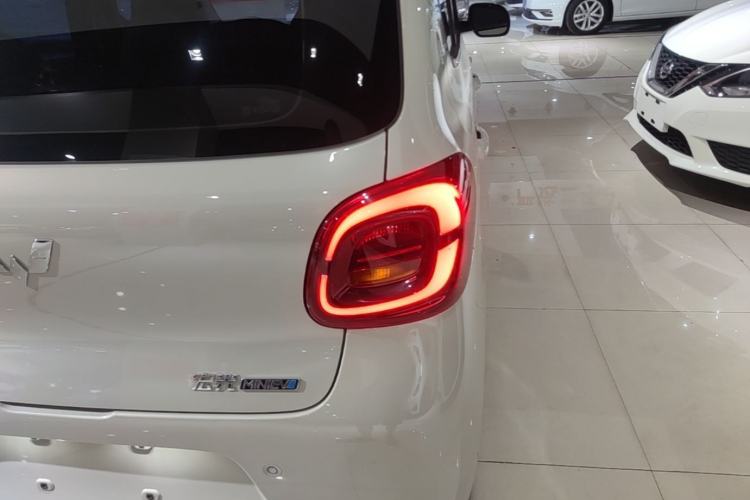 Used Wuling Hongguang MINIEV 2025 Four-Door Version Advanced Edition Right Rear Taillight