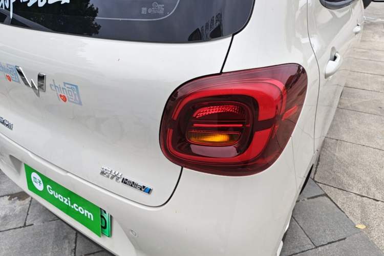 Used Wuling Hongguang MINIEV 2025 Four-Door Version Advanced Edition Right Rear Taillight