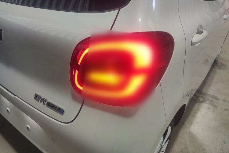 Used Wuling Hongguang MINIEV 2025 Four-Door Version Advanced Edition Right Rear Taillight