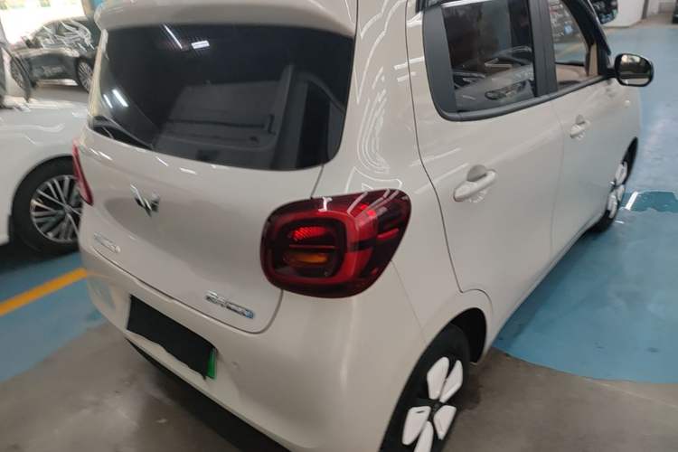 Used Wuling Hongguang MINIEV 2025 Four-Door Version Advanced Edition Right Rear Taillight