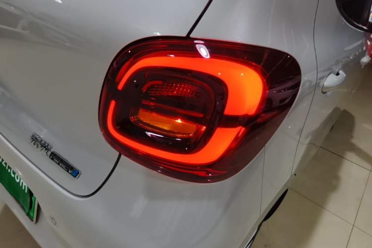Used Wuling Hongguang MINIEV 2025 Four-Door Version Advanced Edition Right Rear Taillight