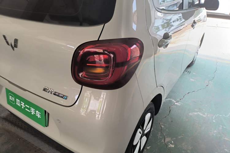 Used Wuling Hongguang MINIEV 2025 Four-Door Version Advanced Edition Right Rear Taillight