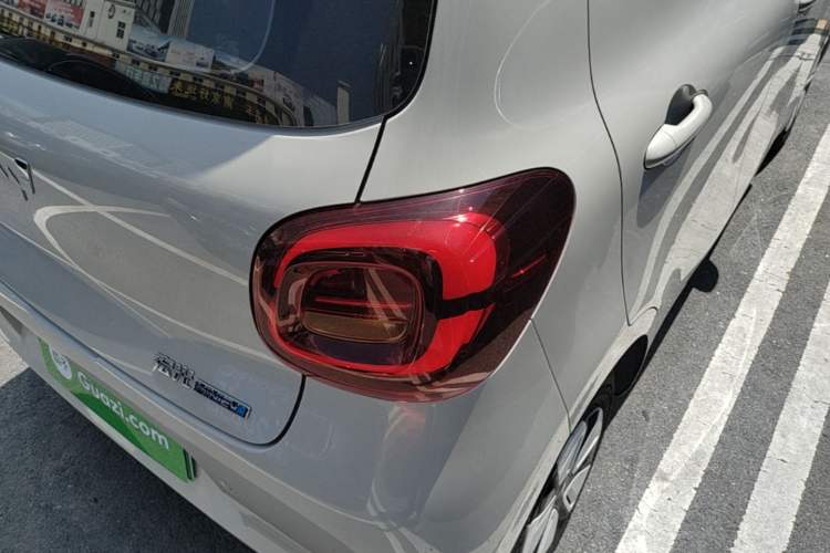 Used Wuling Hongguang MINIEV 2025 Four-Door Version Advanced Edition Right Rear Taillight