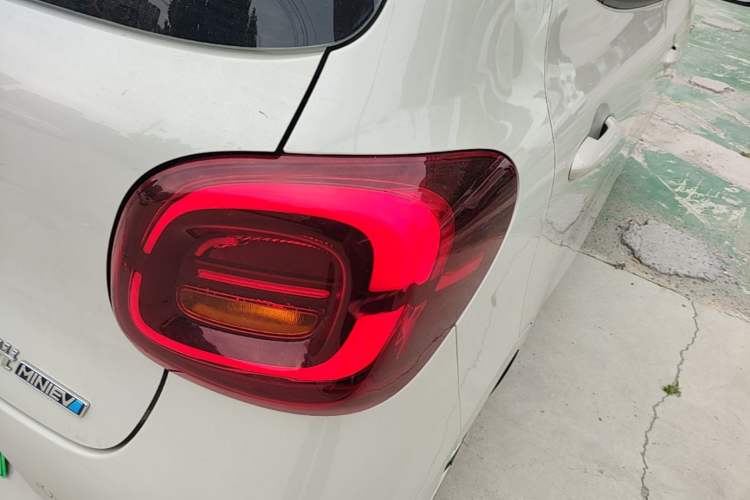 Used Wuling Hongguang MINIEV 2025 Four-Door Version Advanced Edition Right Rear Taillight