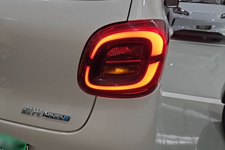Used Wuling Hongguang MINIEV 2025 Four-Door Version Zhenxiang+ Edition Right Rear Taillight