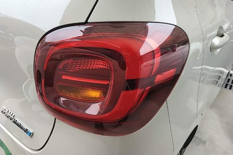 Used Wuling Hongguang MINIEV 2025 Four-Door Version Advanced Edition Right Rear Taillight