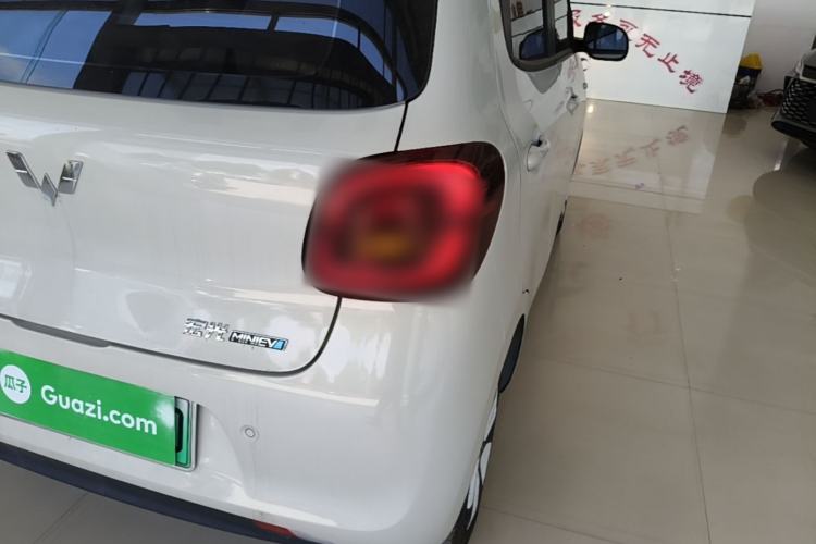 Used Wuling Hongguang MINIEV 2025 Four-Door Version Advanced Edition Right Rear Taillight