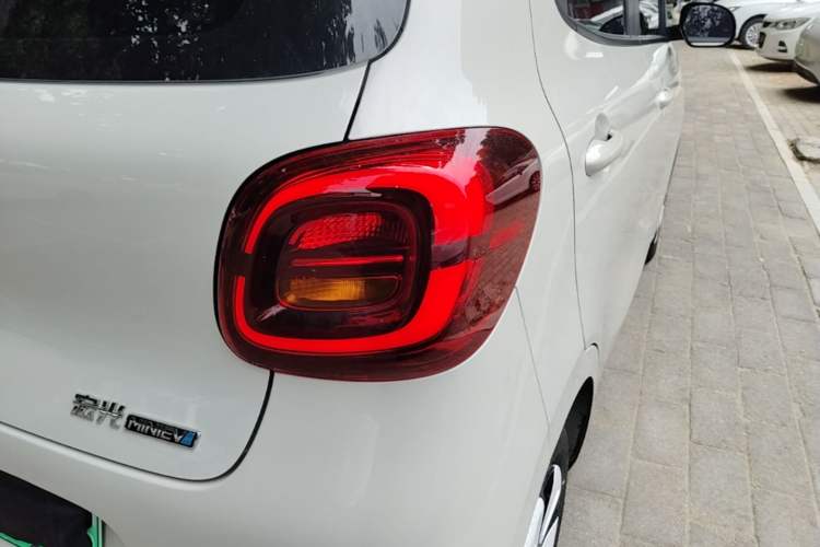 Used Wuling Hongguang MINIEV 2025 Four-Door Version Zhenxiang+ Edition Right Rear Taillight
