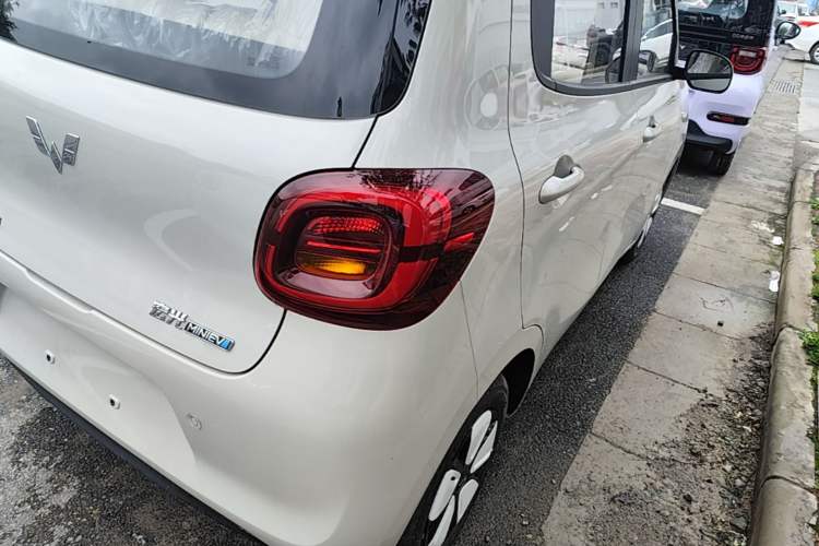 Used Wuling Hongguang MINIEV 2025 Four-Door Version Advanced Edition Right Rear Taillight
