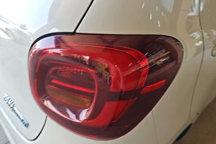Used Wuling Hongguang MINIEV 2025 Four-Door Version Advanced Edition Right Rear Taillight