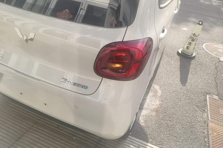 Used Wuling Hongguang MINIEV 2025 Four-Door Version Advanced Edition Right Rear Taillight