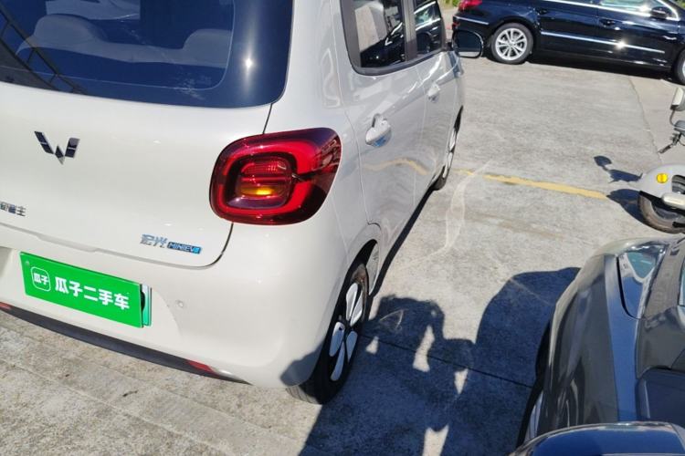 Used Wuling Hongguang MINIEV 2025 Four-Door Version Advanced Edition Right Rear Taillight