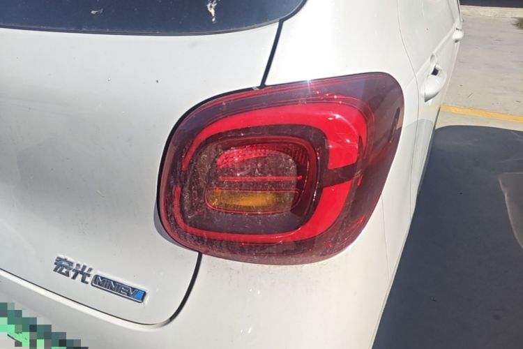 Used Wuling Hongguang MINIEV 2025 Four-Door Version Advanced Edition Right Rear Taillight