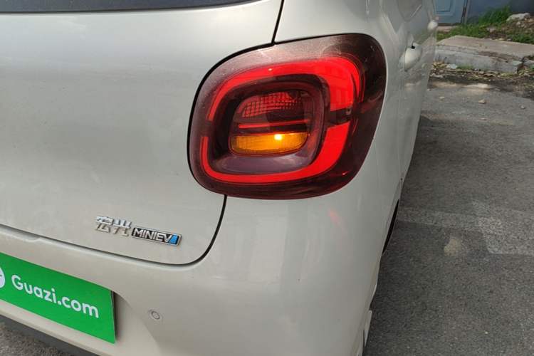 Used Wuling Hongguang MINIEV 2025 Four-Door Version Advanced Edition Right Rear Taillight