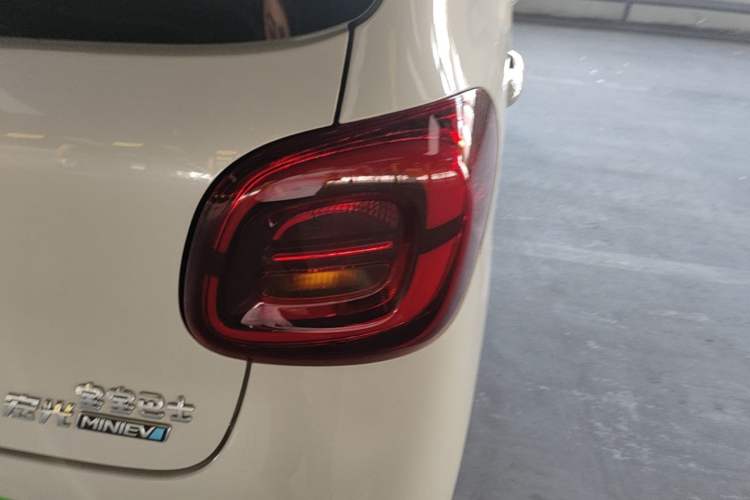 Used Wuling Hongguang MINIEV 2025 Four-Door Version Zhenxiang+ Edition Right Rear Taillight