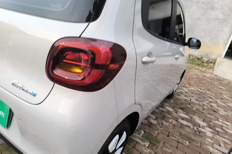 Used Wuling Hongguang MINIEV 2025 Four-Door Version Advanced Edition Right Rear Taillight