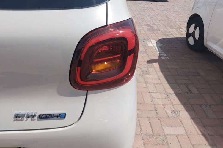 Used Wuling Hongguang MINIEV 2025 Four-Door Version Zhenxiang+ Edition Right Rear Taillight