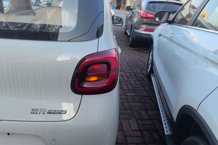 Used Wuling Hongguang MINIEV 2025 Four-Door Version Advanced Edition Right Rear Taillight