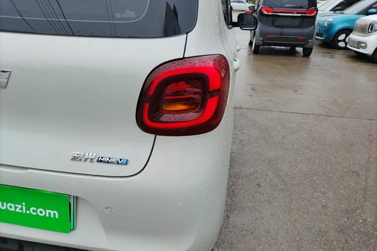 Used Wuling Hongguang MINIEV 2025 Four-Door Version Advanced Edition Right Rear Taillight