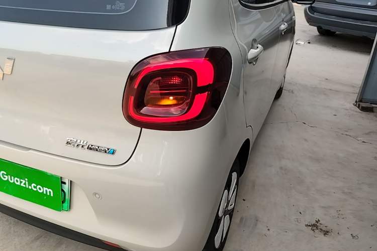 Used Wuling Hongguang MINIEV 2025 Four-Door Version Zhenxiang+ Edition Right Rear Taillight