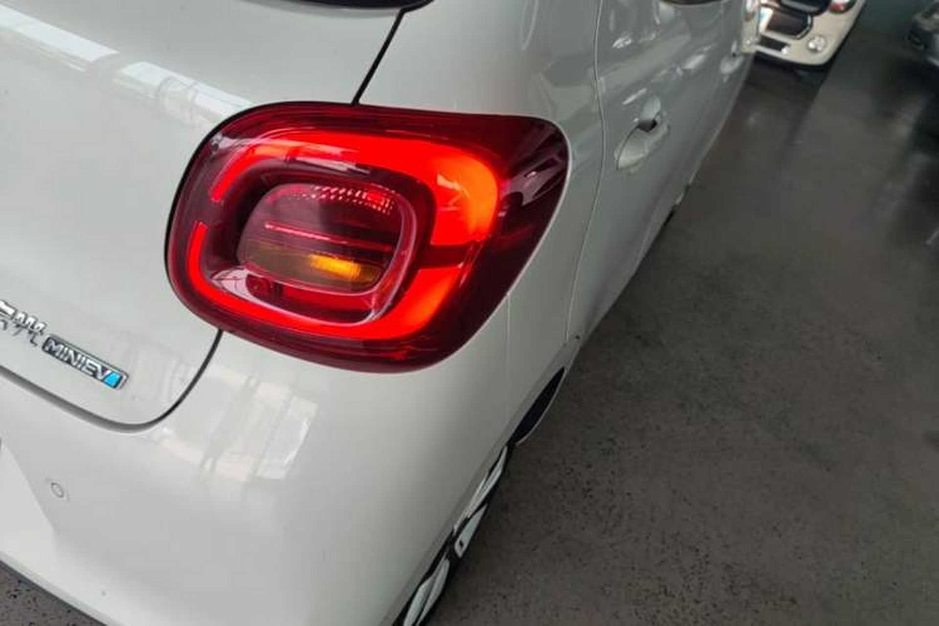 Used Wuling Hongguang MINIEV 2025 Four-Door Version Advanced Edition Right Rear Taillight
