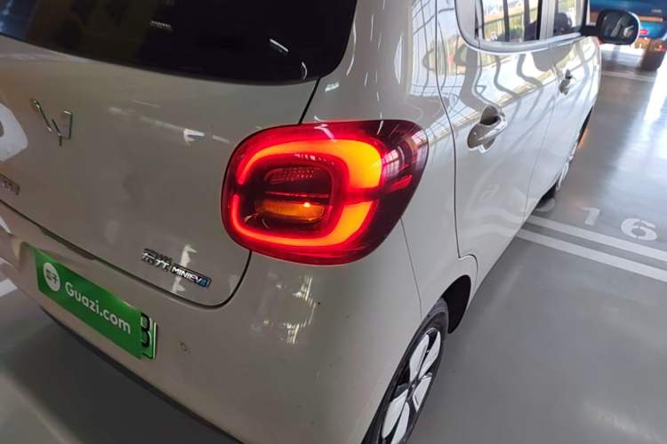 Used Wuling Hongguang MINIEV 2025 Four-Door Version Premium Edition Right Rear Taillight