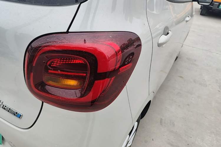 Used Wuling Hongguang MINIEV 2025 Four-Door Version Advanced Edition Right Rear Taillight