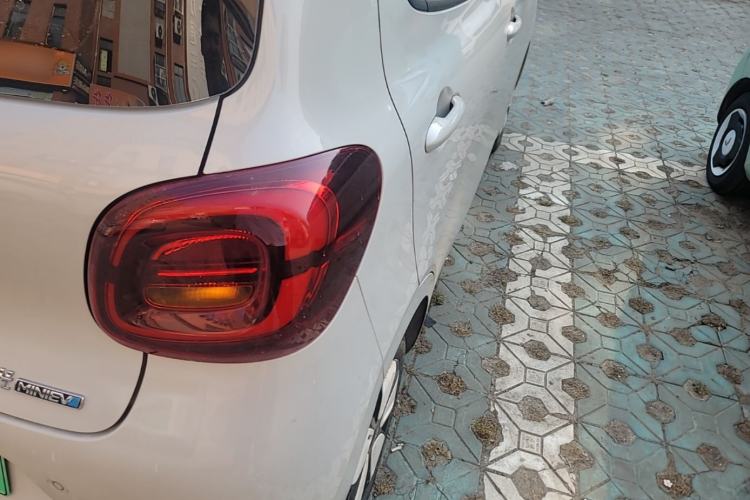 Used Wuling Hongguang MINIEV 2025 Four-Door Version Advanced Edition Right Rear Taillight